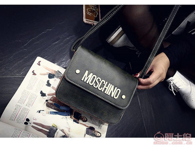 2016新款韩版夏季时尚单肩包 休闲百搭的铁字母设计