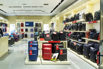 时尚与实用并存 提升箱包销售陈列的艺术