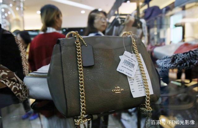 27岁赛特购物中心关门倒计时，高端百货“白菜价”引抢购 箱包销售一空，落幕前的最后狂欢